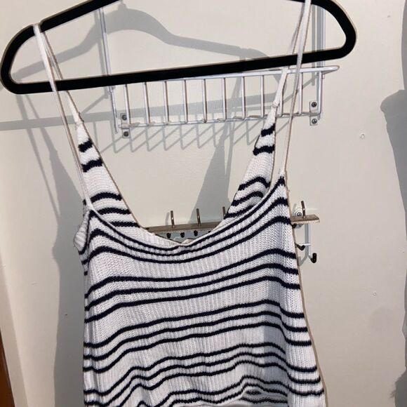 NWT spaghetti strap crop top - Picture 3 of 3